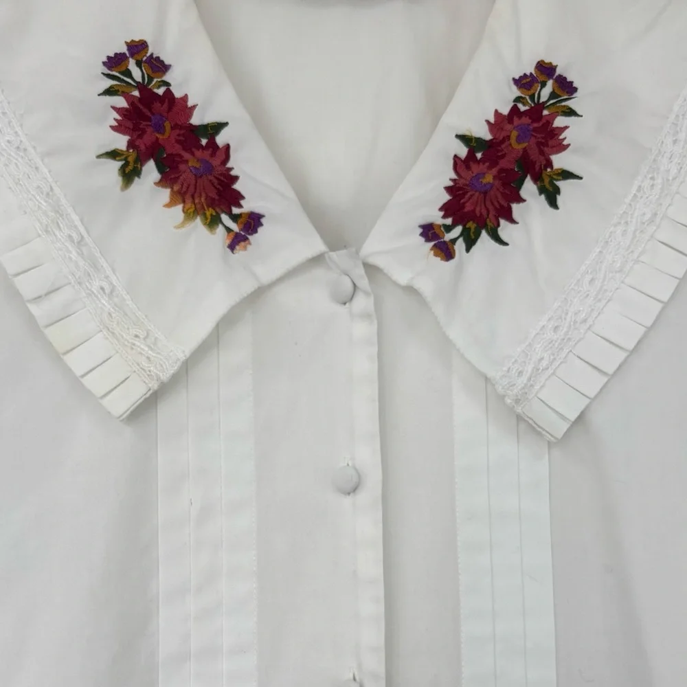 Vintage Victorian Blouse Embroidered Collar Button Front White Rose Red Size 8